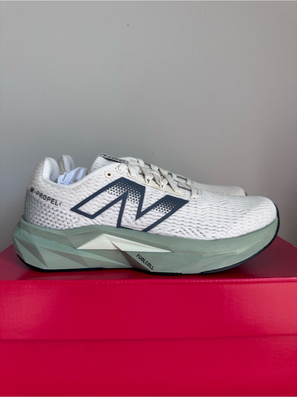 New Balance FuelCell Propel v5 Unisex Running Shoe Men’s 8 Women’s 9.5 MFCPRCA5